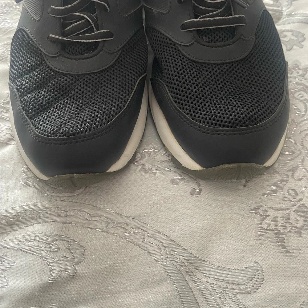 FootJoy Men's Black Athletic Shoes like new